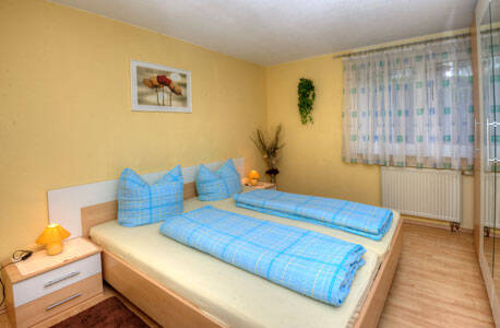 Eines der beiden Schlafzimmer in der Ferienwohnung Locherer.