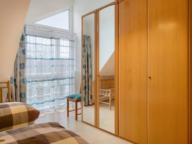 Viel Stauraum im Schlafzimmer der Ferienwohnung Mühlerain.