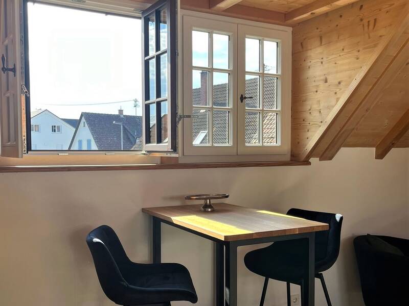 Sitzbereich mit Aussicht im Apartment auf dem Scholerhof.