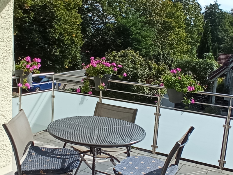 Balkon mit Ausblick im Gästehaus Keller.