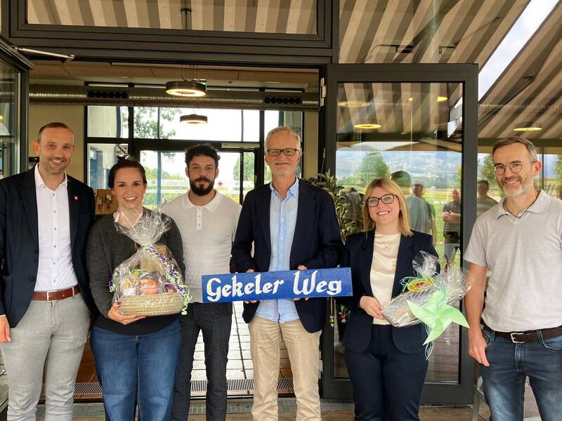 Der Personalrat der Stadt Heitersheim überreichte Martin Gekeler bei seiner Verabschiedung Abschiedsgeschenke.