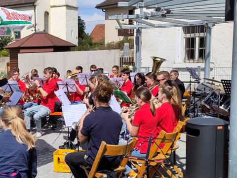 Der Musikverein Heitersheim sorgt beim Frühlingsfest in Gallenweiler für musikalische Unterhaltung.